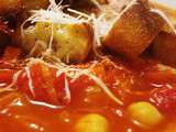 Soupe rustique à la tomate, aux pois chiches et au pain grillé