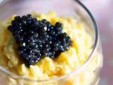 Oeufs brouillés au caviar