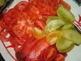 Salade de tomates multicolores