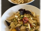 Salade de pennes, tomates, coeurs d'artichauts et olives