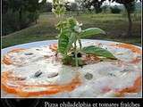 Pizza philadelphia et tomates fraîches