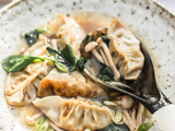 Gyozas végétariens en bouillon, shimeji et épinards