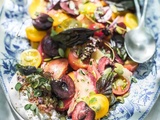 Salade d’été fraîcheur : tomates, pêches et burrata du jardin