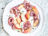 Salade de pêches jaunes, burrata et jambon cru : tout en fraîcheur