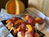 Rouleaux de jambon Serrano farcis au melon et aux abricots