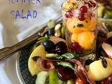 Summer Salad ou salade composée joliment colorée pour chaude journée