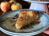 Tarte feuilletée aux Pommes pochées sur crème d’Amande