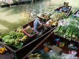 Khlong Lad Mayom Floating Market à Bangkok en Thaïlande
