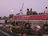 Marché flottant de Can Tho dans le delta Mékong au Vietnam