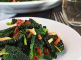Chou Kale avec Bacon, Érable et Amandes Grillées