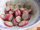 Salade de radis rose, vinaigrette au sésame noir