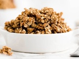 Pourquoi acheter du granola quand vous pouvez le faire maison? Suivez notre recette facile! ☀️🥣