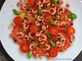 Carpaccio de tomates aux crevettes grises, pignons, pistaches et graines de courge