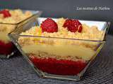 Crumble au lemon curd et coulis de framboises