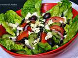 Salade à la grecque, vinaigrette au citron et à la spiruline