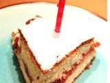 Gâteau d’anniversaire : Gâteau au yaourt et confiture de fraises