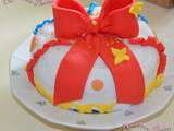 Gâteau d'anniversaire décor en pâte à sucre