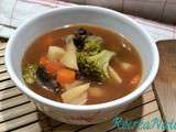 Légumes de Saison Locaux et Bio en Bouillon comme une Soupe Miso