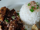 Jerk tofu, riz et bananes plantain