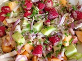 Salade acidulée au concombre, melon et framboises