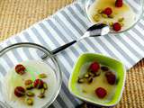 Panna cotta au lait d'amandes et aux framboises