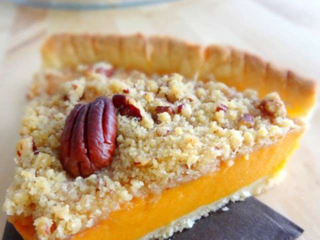 Tarte à la patate douce et à la brousse avec un streusel aux noix de pécan