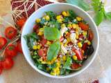 Salade crue de chou kale, tomates, poivrons et maïs (cru & végan)