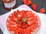 Tarte müesli aux fraises et goyave rose sans cuisson