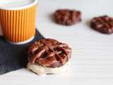 Cookies façon sandwichs glacés double chocolat, noisettes et vanille