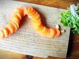 Chenille de carotte crue et sa couverture de salade