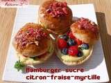 Hamburger Party (ii), version sucrée : buns garnis crème au citron, fraises et myrtilles