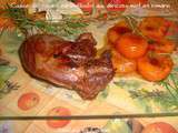 Cuisse de canard caramélisée aux abricots frais miel et romarin