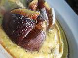 Clafoutis de figues et vanille fait dans l'assiette