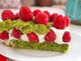 Gâteau à la mousse verte, mascarpone et aux framboises