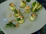 Rouleaux de courgettes au chèvre frais et pignons de pin