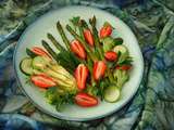 Salade d’asperges vertes, fraises, avocat, brocolis et courgettes