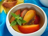 Soupe de pȇches et fruits de la passion au sirop d’agave et verveine