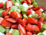 Salade de fraises et rhubarbe infusées à la verveine