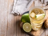 Cocktail signature au gingembre et citron vert dont tout le monde parle cette saison