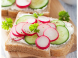 Tartine Fraîcheur , Radis Croquants et Beurre Demi-Sel — Les simples chefs de snacks français adorent secrètement