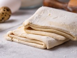 Pâte feuilletée périmée : peut-on vraiment la consommer sans risque