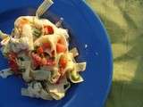 Salade tiède de pâte, tomate et mozzarella ou salade de la feignasse