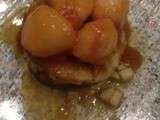 Poires rôties au romarin sur une gelée de pommes vertes et gingembre