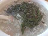 Pour le plaisir : Soupe épaisse à la brasénie et aux poissons d’argent (莼菜银鱼羹)