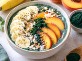 Bowl céréales, compotée banane - pêche et spiruline :
