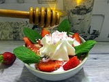 Dessert facile fraises fromage skyr, flocons d'avoine et miel
