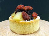 Mini trendy / tartelettes sablées aux pommes cannelle avec des baies de goji et cranberries