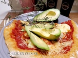 Pizza tomate / fromages / avocat
