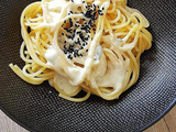 Spaghettis au roquefort et graines de nigelle bio