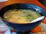 Soupe au tofu,  miso et shiitake